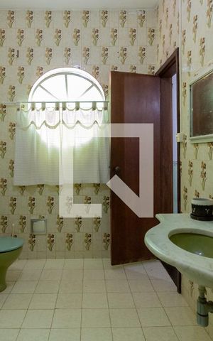 Casa de condomínio à venda com 555m², 4 quartos e 4 vagas Casa de condomínio à venda com 555m², 4 quartos e 4 vagasBanheiro da Suíte 3