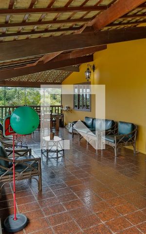 Casa de condomínio à venda com 555m², 4 quartos e 4 vagas Casa de condomínio à venda com 555m², 4 quartos e 4 vagasVaranda