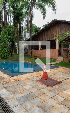 Casa de condomínio à venda com 555m², 4 quartos e 4 vagas Casa de condomínio à venda com 555m², 4 quartos e 4 vagasÁrea comum - Piscina