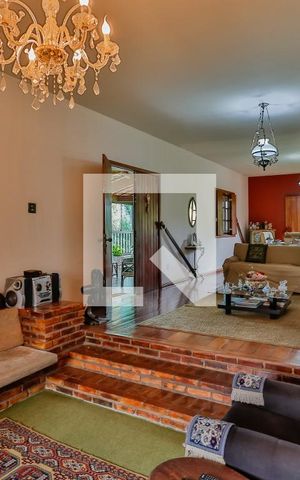 Casa de condomínio à venda com 555m², 4 quartos e 4 vagas Casa de condomínio à venda com 555m², 4 quartos e 4 vagasSala