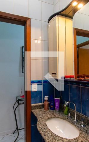 Casa de condomínio à venda com 75m², 2 quartos e 1 vaga Casa de condomínio à venda com 75m², 2 quartos e 1 vagaBanheiro