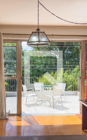 Casa à venda com 250m², 3 quartos e 3 vagasSala