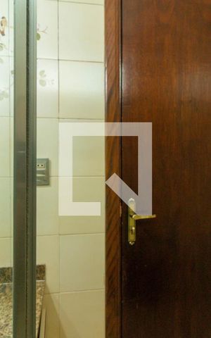 Casa à venda com 250m², 3 quartos e 3 vagasBanheiro do quarto 2
