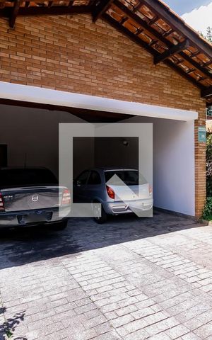Casa à venda com 410m², 4 quartos e 4 vagas Casa à venda com 410m², 4 quartos e 4 vagasGaragem