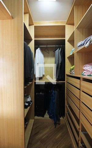 Casa à venda com 300m², 3 quartos e 4 vagasSuíte 1 Closet