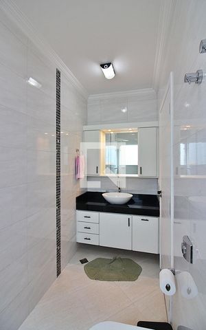 Casa à venda com 300m², 3 quartos e 4 vagasSuíte 2 Banheiro