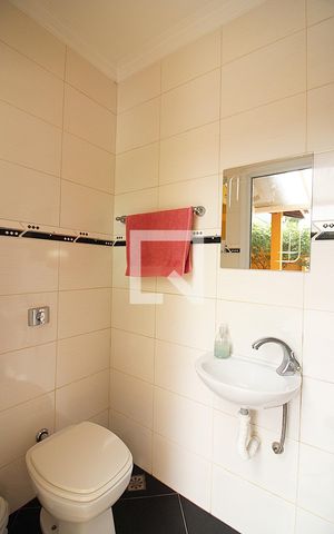 Casa à venda com 300m², 3 quartos e 4 vagasBanheiro de serviço