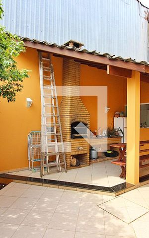 Casa à venda com 300m², 3 quartos e 4 vagasQuintal e Churrasqueira