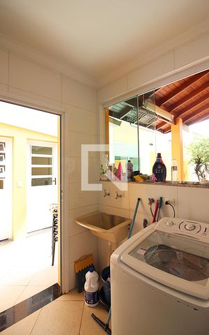 Casa à venda com 300m², 3 quartos e 4 vagasÁrea de Serviço