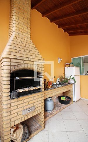 Casa à venda com 300m², 3 quartos e 4 vagasQuintal e Churrasqueira