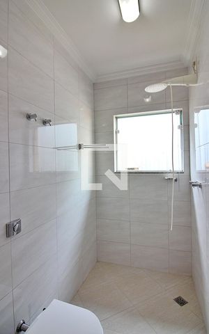 Casa à venda com 300m², 3 quartos e 4 vagasSuíte 2 Banheiro