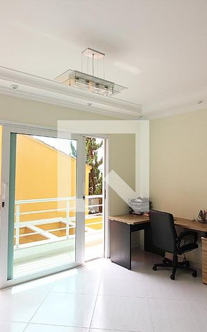 Casa à venda com 300m², 3 quartos e 4 vagasEscritório