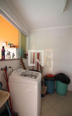 Casa à venda com 300m², 3 quartos e 4 vagasÁrea de Serviço
