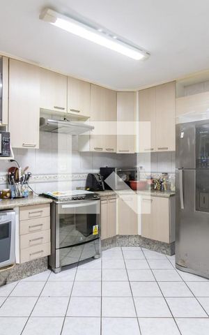 Casa à venda com 162m², 3 quartos e 2 vagas Casa à venda com 162m², 3 quartos e 2 vagasCozinha