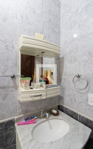 Casa à venda com 162m², 3 quartos e 2 vagas Casa à venda com 162m², 3 quartos e 2 vagasBanheiro