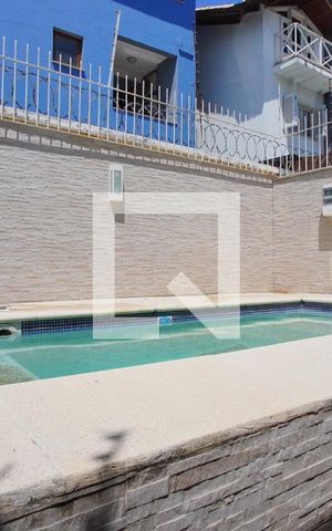 Casa à venda com 170m², 3 quartos e 2 vagasPátio - Piscina