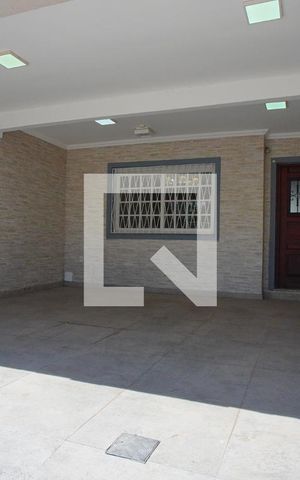 Casa à venda com 170m², 3 quartos e 2 vagasFachada - Garagem