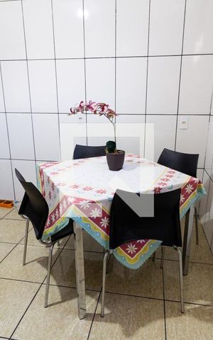 Casa à venda com 215m², 5 quartos e 2 vagas Casa à venda com 215m², 5 quartos e 2 vagasCozinha