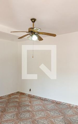 Casa à venda com 330m², 4 quartos e 3 vagas Casa à venda com 330m², 4 quartos e 3 vagasSala
