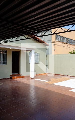 Casa à venda com 330m², 4 quartos e 3 vagas Casa à venda com 330m², 4 quartos e 3 vagasVaranda