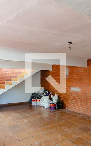 Casa à venda com 330m², 4 quartos e 3 vagas Casa à venda com 330m², 4 quartos e 3 vagasGaragem