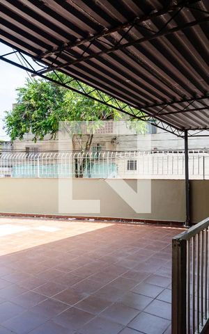 Casa à venda com 330m², 4 quartos e 3 vagas Casa à venda com 330m², 4 quartos e 3 vagasVaranda