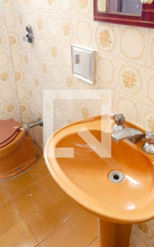 Casa à venda com 330m², 4 quartos e 3 vagas Casa à venda com 330m², 4 quartos e 3 vagasBanheiro da Suíte 2