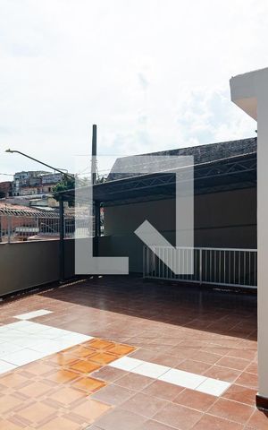 Casa à venda com 330m², 4 quartos e 3 vagas Casa à venda com 330m², 4 quartos e 3 vagasVaranda
