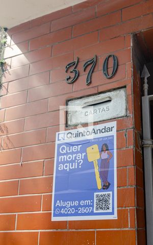 Casa à venda com 330m², 4 quartos e 3 vagas Casa à venda com 330m², 4 quartos e 3 vagasFachada