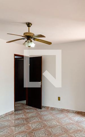 Casa à venda com 330m², 4 quartos e 3 vagas Casa à venda com 330m², 4 quartos e 3 vagasSala