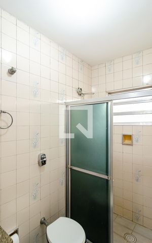 Casa à venda com 330m², 4 quartos e 3 vagas Casa à venda com 330m², 4 quartos e 3 vagasBanheiro da Suíte 1
