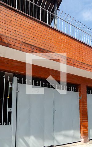 Casa à venda com 330m², 4 quartos e 3 vagas Casa à venda com 330m², 4 quartos e 3 vagasFachada