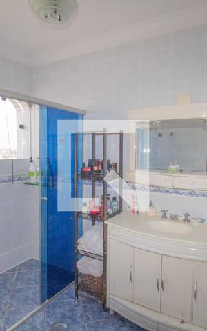 Casa para alugar com 334m², 4 quartos e 5 vagas Casa para alugar com 334m², 4 quartos e 5 vagasBanheiro Suíte Master