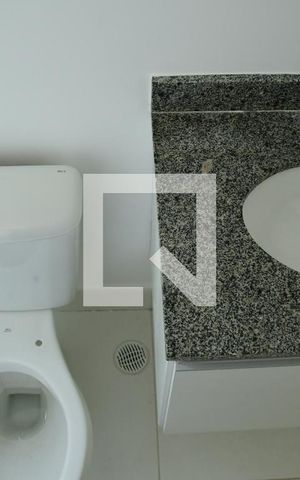 Casa de condomínio para alugar com 150m², 4 quartos e 3 vagasBanheiro da Suíte 1 