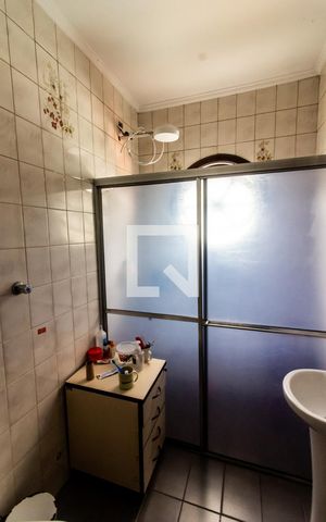 Casa à venda com 140m², 3 quartos e 2 vagas Casa à venda com 140m², 3 quartos e 2 vagasBanheiro