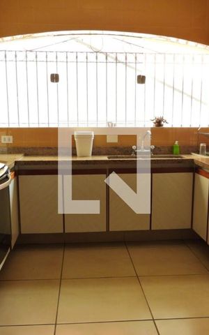 Casa à venda com 344m², 4 quartos e 4 vagasCozinha