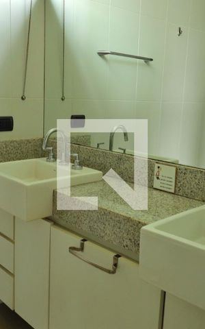 Casa à venda com 344m², 4 quartos e 4 vagasBanheiro