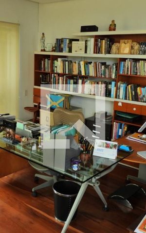 Casa à venda com 344m², 4 quartos e 4 vagasEscritório