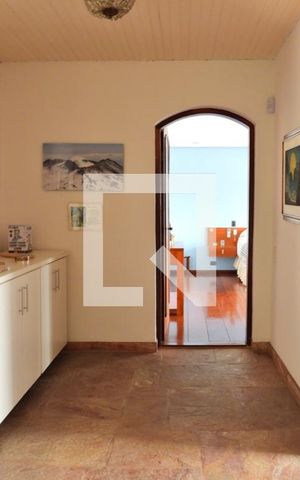 Casa à venda com 344m², 4 quartos e 4 vagasCorredor