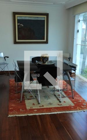 Casa à venda com 344m², 4 quartos e 4 vagasSala