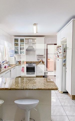 Casa à venda com 540m², 5 quartos e 8 vagas Casa à venda com 540m², 5 quartos e 8 vagasCozinha