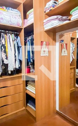 Casa à venda com 540m², 5 quartos e 8 vagas Casa à venda com 540m², 5 quartos e 8 vagasCloset da suíte 1