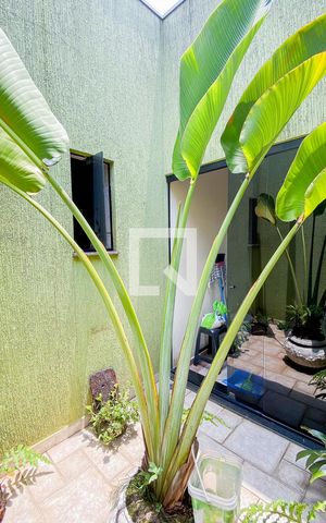 Casa à venda com 540m², 5 quartos e 8 vagas Casa à venda com 540m², 5 quartos e 8 vagasÁrea comum - Jardim