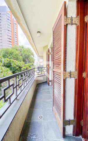 Casa à venda com 540m², 5 quartos e 8 vagas Casa à venda com 540m², 5 quartos e 8 vagasVaranda da Suite 2