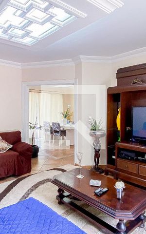 Casa à venda com 540m², 5 quartos e 8 vagas Casa à venda com 540m², 5 quartos e 8 vagasSala de Estar 2