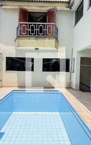 Casa à venda com 540m², 5 quartos e 8 vagas Casa à venda com 540m², 5 quartos e 8 vagasÁrea comum - Piscina
