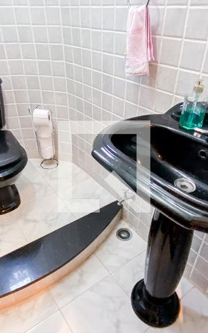 Casa à venda com 540m², 5 quartos e 8 vagas Casa à venda com 540m², 5 quartos e 8 vagasLavabo