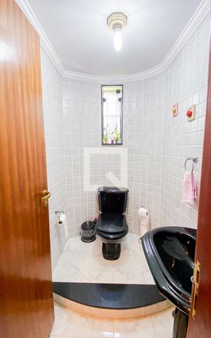Casa à venda com 540m², 5 quartos e 8 vagas Casa à venda com 540m², 5 quartos e 8 vagasLavabo