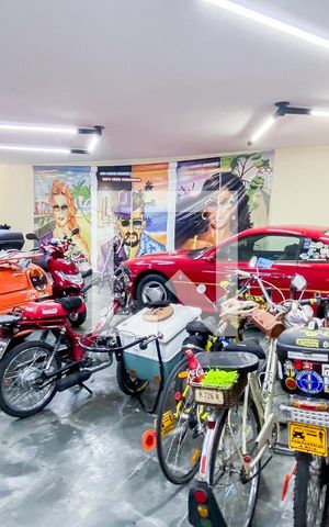 Casa à venda com 540m², 5 quartos e 8 vagas Casa à venda com 540m², 5 quartos e 8 vagasGaragem