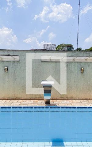 Casa à venda com 540m², 5 quartos e 8 vagas Casa à venda com 540m², 5 quartos e 8 vagasÁrea comum - Piscina